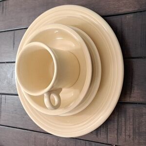 Set Of 4 Old Ivory Fiestaware Dishes
